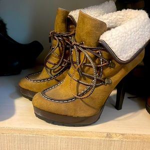 Women Boots size 9 Brand Shoe Dazzle and Other, New
